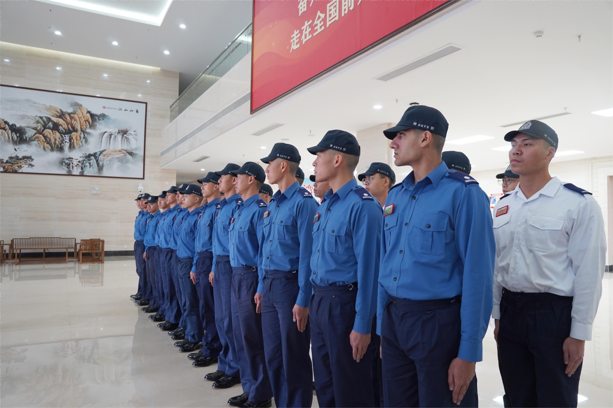 香港消防處消防及救護學(xué)院學(xué)員以昂揚奮發(fā)的姿態(tài)迎接研習(xí)。王雅蝶 攝