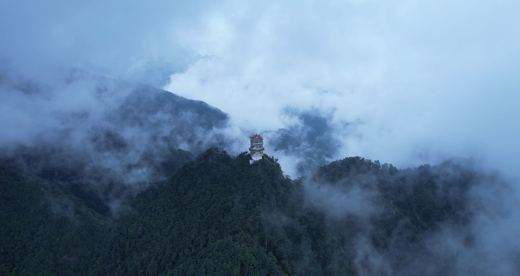 廣東南嶺國家級自然保護(hù)區(qū)小黃山頂?shù)娜榉逅?。樸馨語攝