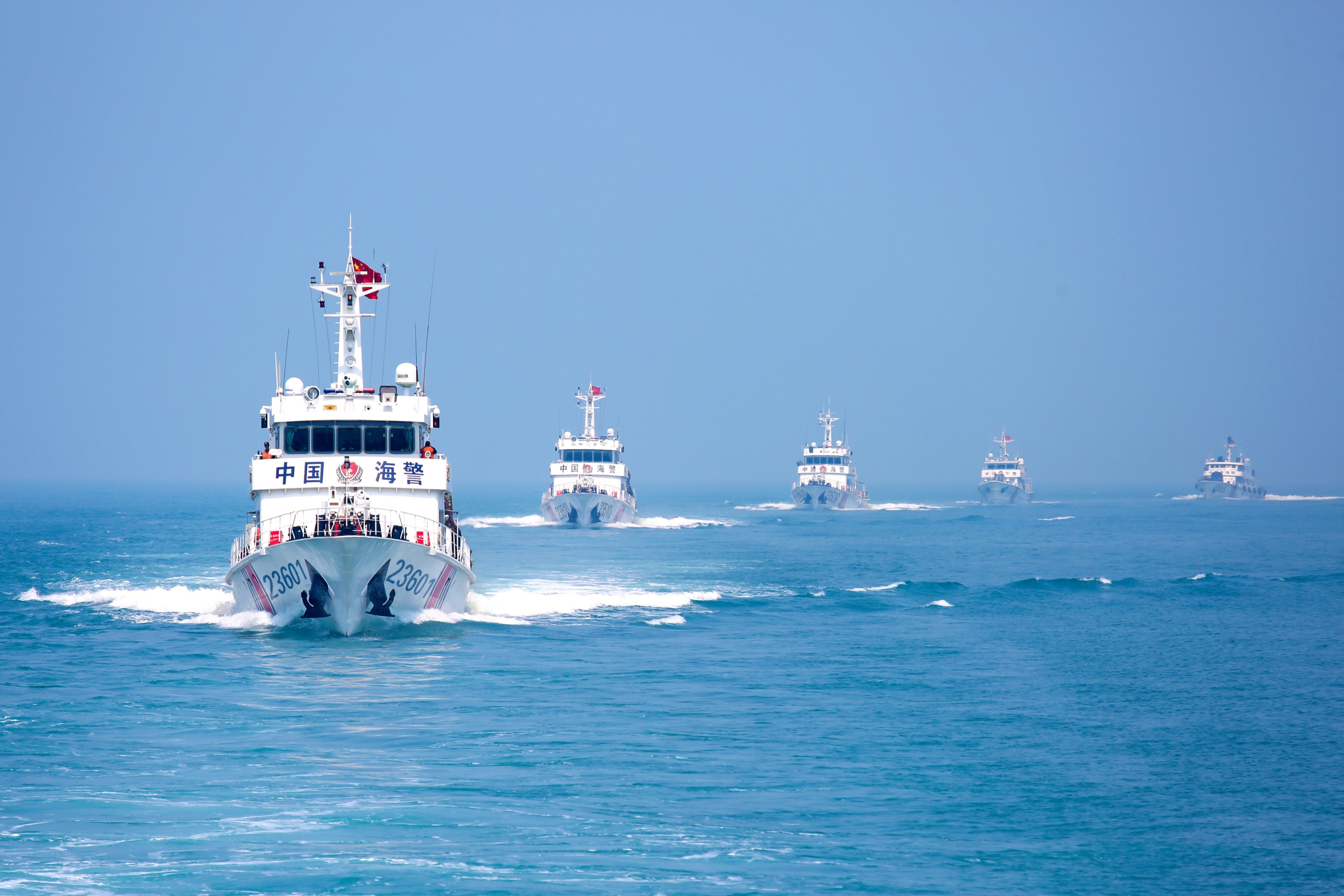 中國海警局南海分局海警艦艇編隊位南海海域開展常態(tài)化巡航。中國海警局南海分局供圖